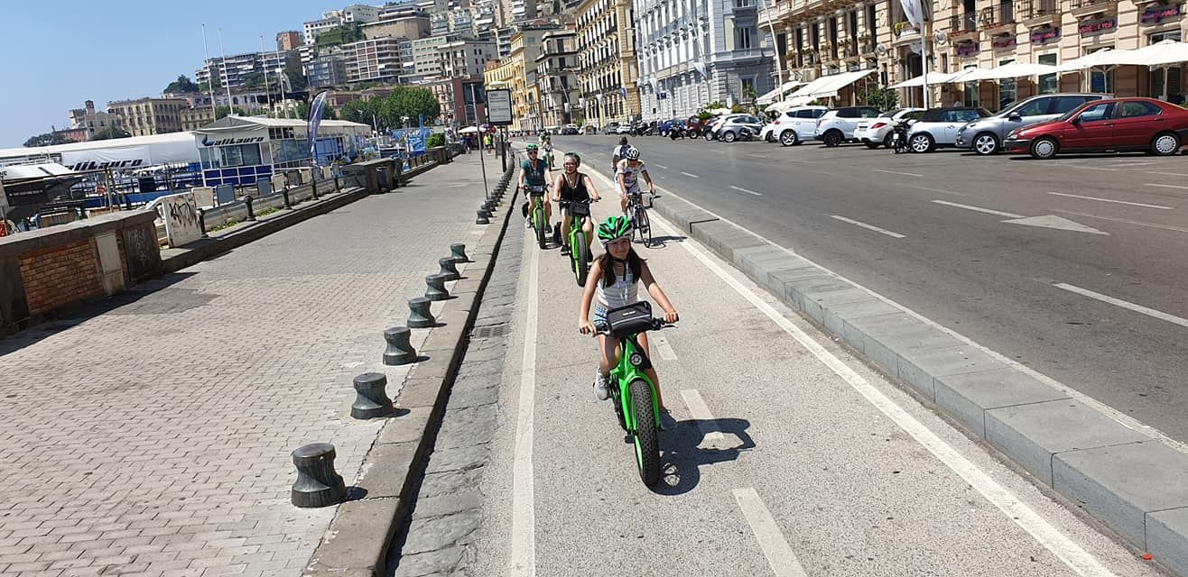 Panoramic waterfront ebike tour in Naples Freedome