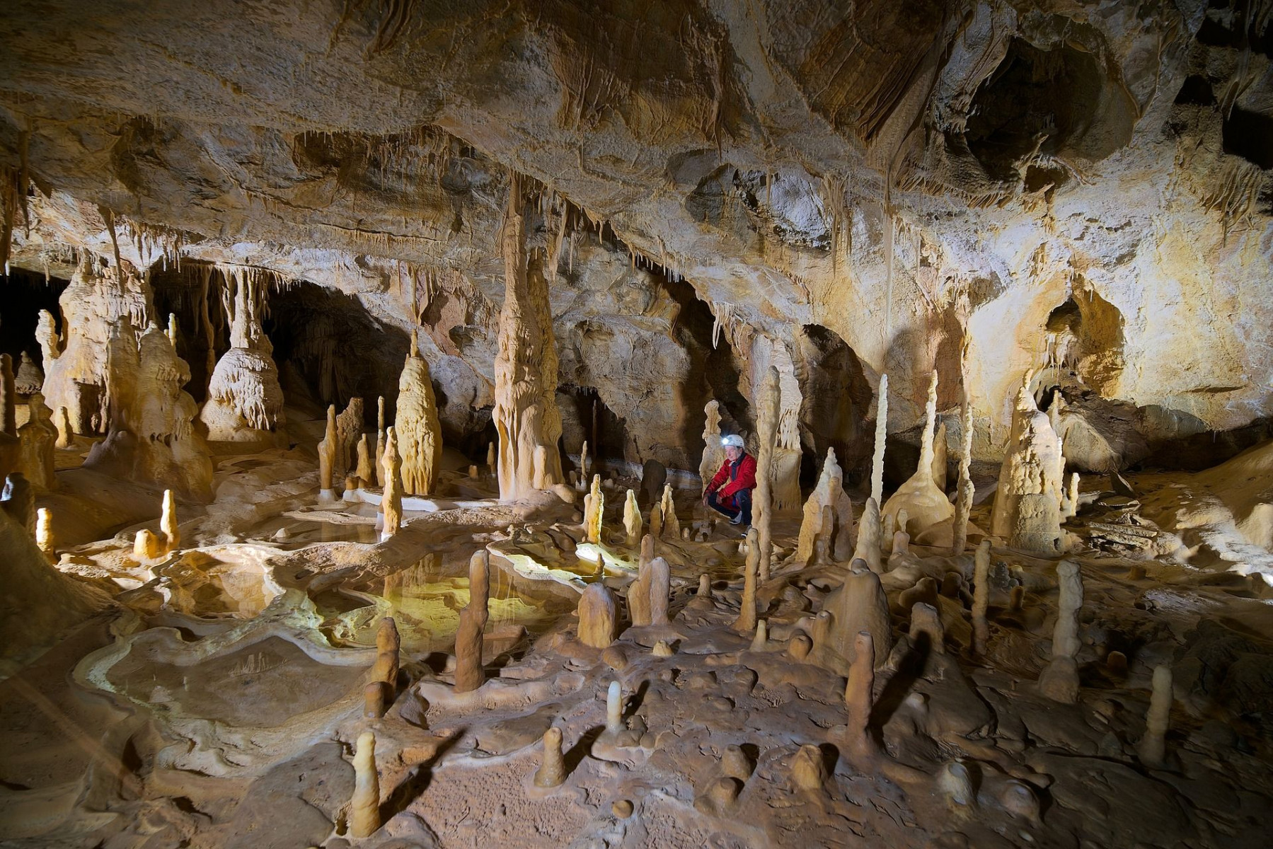 Speleo trekking alle grotte carsiche di Ostuni Freedome