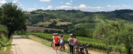 Pedalata sui colli del Chianti e degustazione di vino