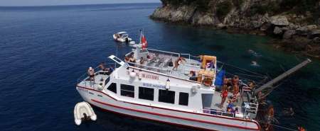 Escursione in catamarano a motore e snorkeling all'Argentario